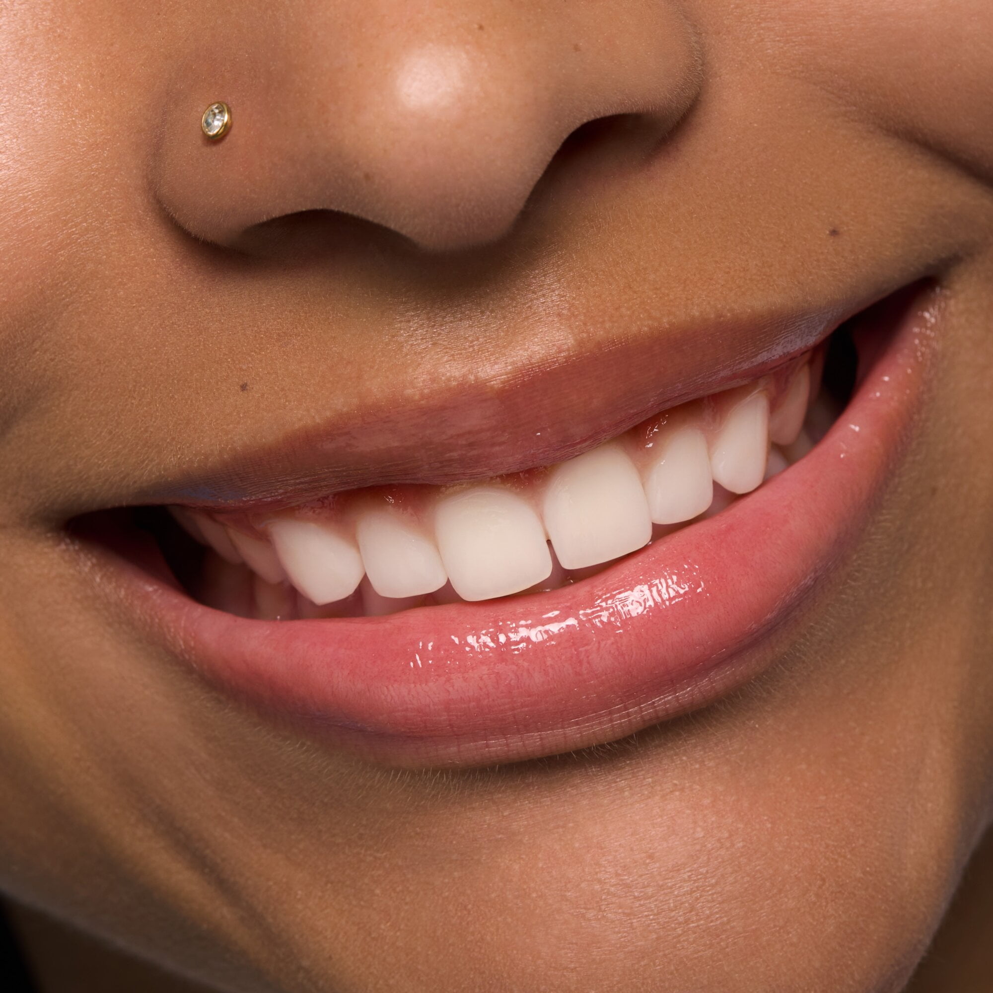 essence Juicy Bomb Glossy Butter Balm, 02 So Berry Cute - Image 33