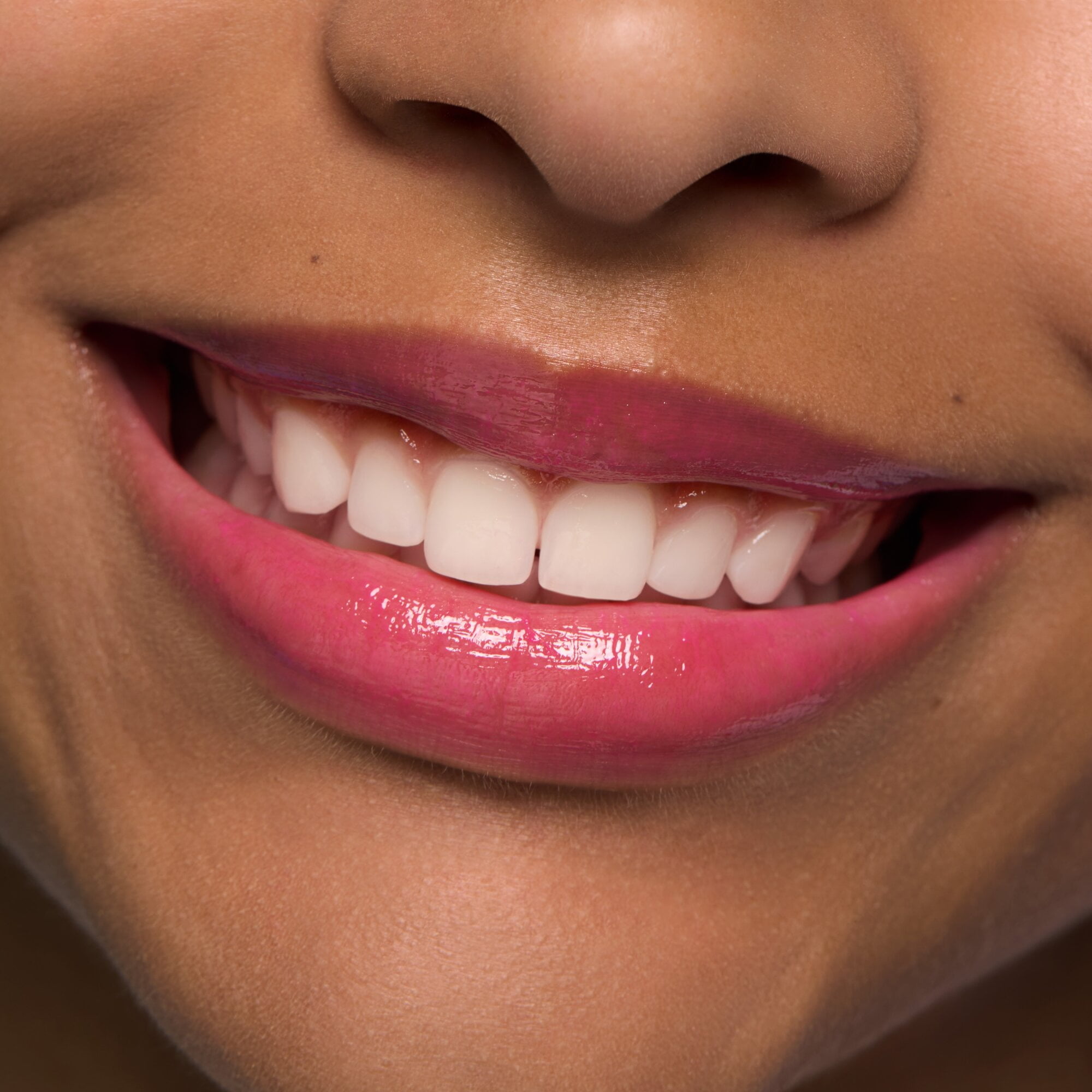 essence Juicy Bomb Glossy Butter Balm, 02 So Berry Cute - Image 40